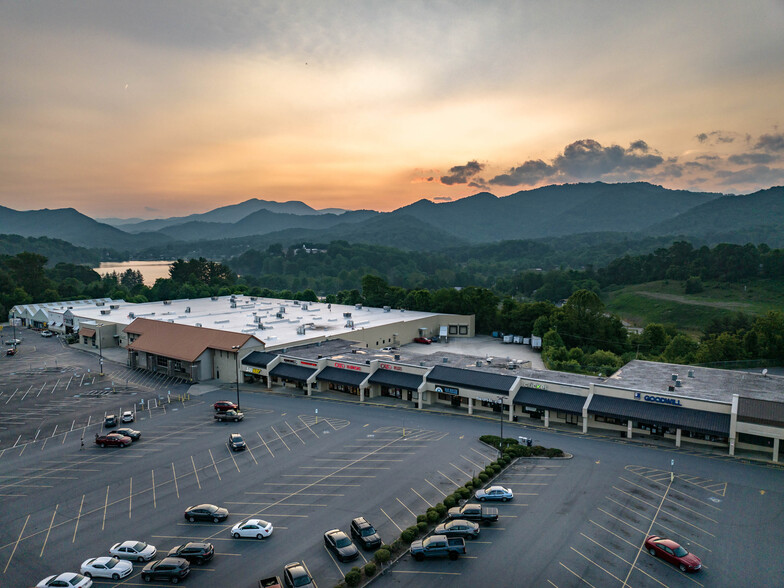 177-297 Paragon Pky, Waynesville, NC for sale - Building Photo - Image 1 of 1