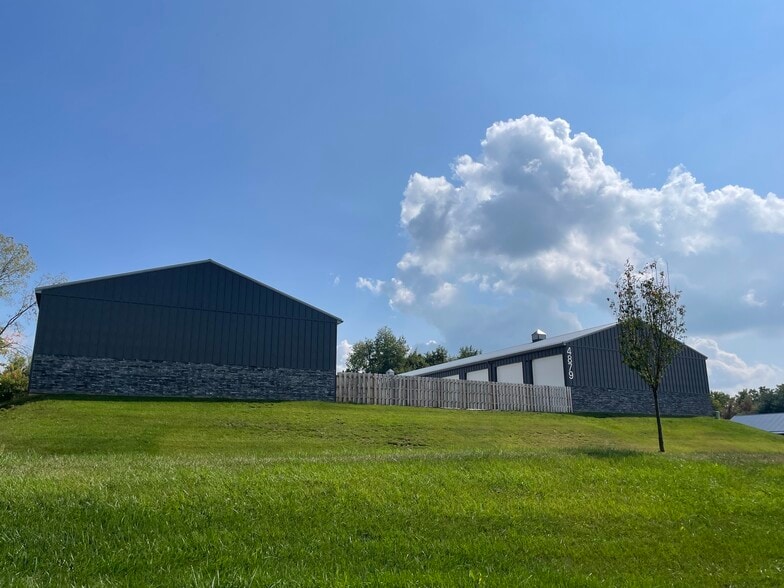 4879 Hazelton Etna Rd SW, Pataskala, OH for sale - Primary Photo - Image 1 of 1