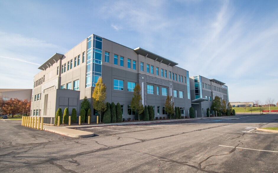 600 Lindbergh Dr, Coraopolis, PA 15108 Building Six