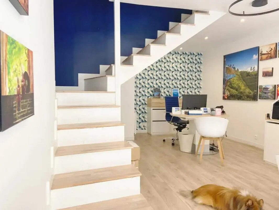 Retail in Sèvres for sale Interior Photo- Image 1 of 2