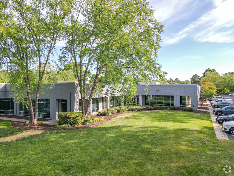 8604 Cliff Cameron Dr, Charlotte, NC for lease - Primary Photo - Image 1 of 4