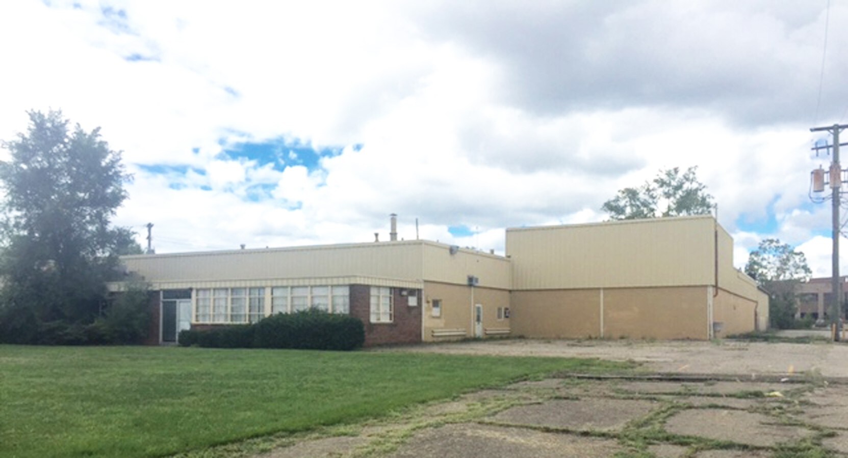 1401 Axtell Dr, Troy, MI 48084