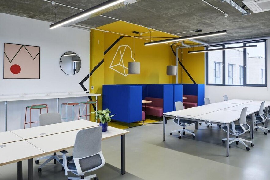 2-8 Morris Pl, London for lease - Building Photo - Image 3 of 15