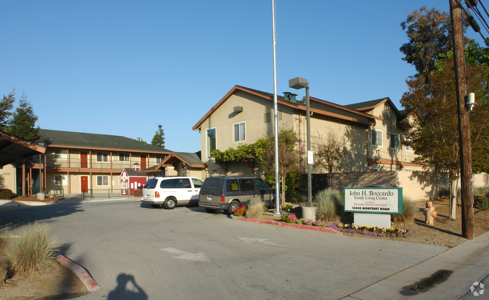 13535-13545 Monterey Rd, San Martin, CA for lease - Building Photo - Image 1 of 2