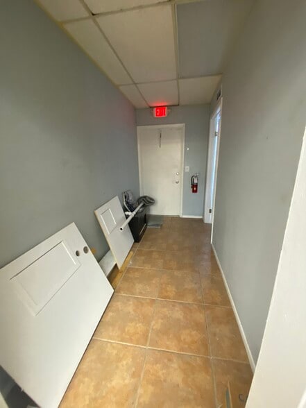 12820 Kenwood Ln, Fort Myers, FL for lease - Building Photo - Image 3 of 22