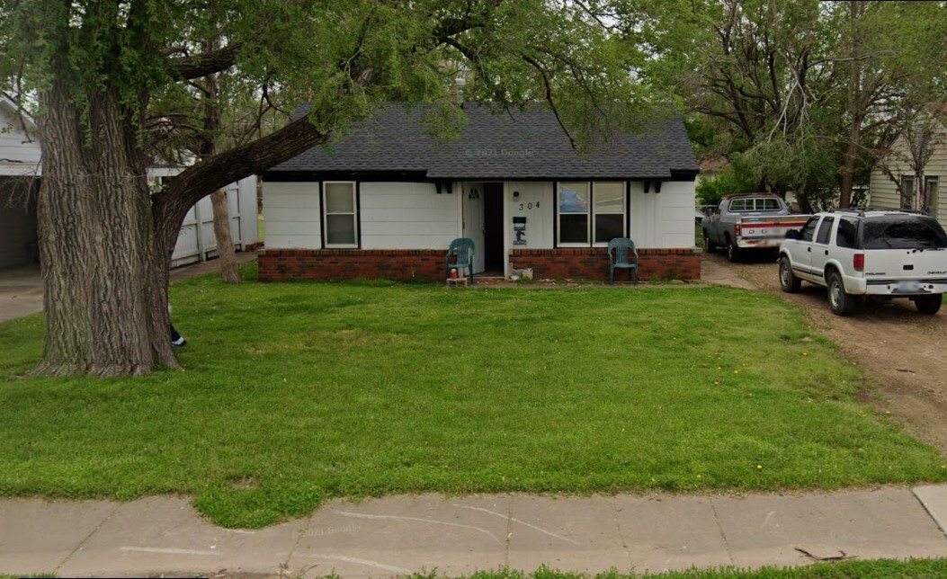 304 W Hartford Ave, Ponca City, OK for sale Primary Photo- Image 1 of 2