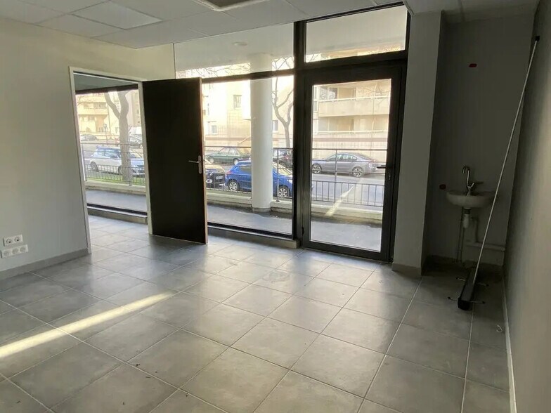 Office in Caen for lease - Interior Photo - Image 2 of 12