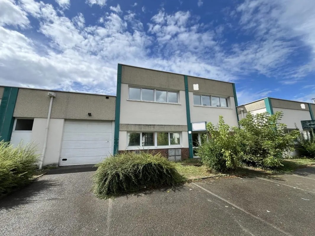 Industrial in Trappes for lease Building Photo- Image 1 of 10