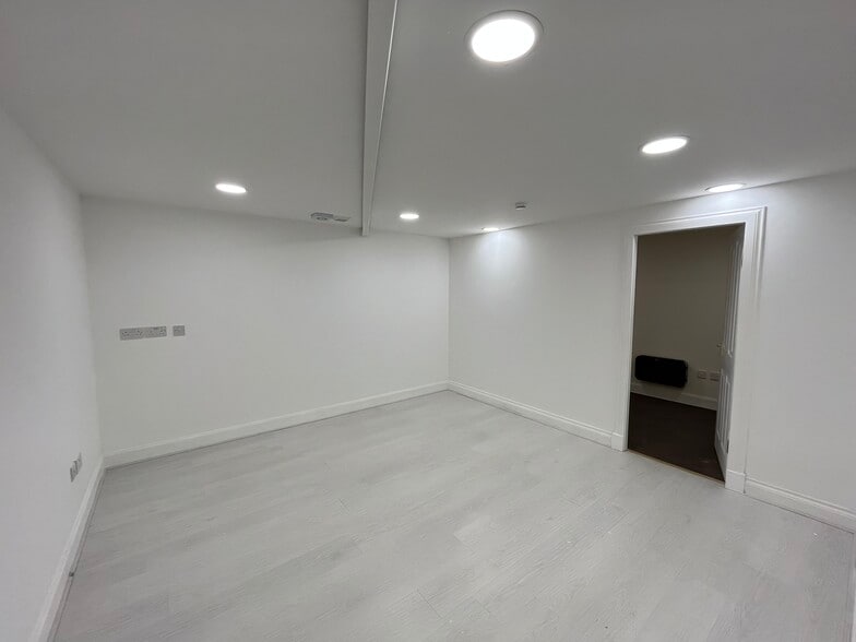 3 Midfield Dr, Kirkcaldy for lease - Building Photo - Image 2 of 5