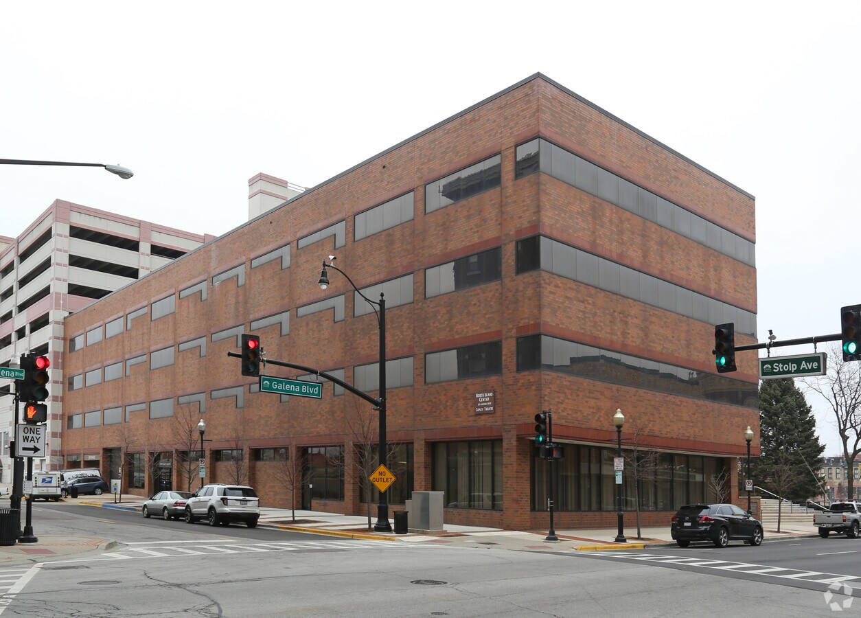 8 E Galena Blvd, Aurora, IL 60506 North Island Center