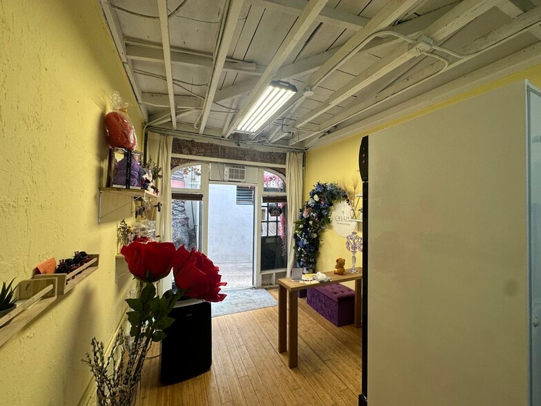 6727-6733 Hollywood Blvd, Los Angeles, CA for lease - Building Photo - Image 3 of 8