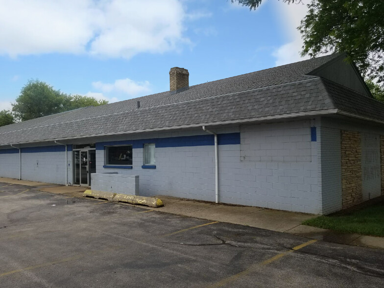 666 E Calhoun St, Woodstock, IL for sale - Building Photo - Image 2 of 6