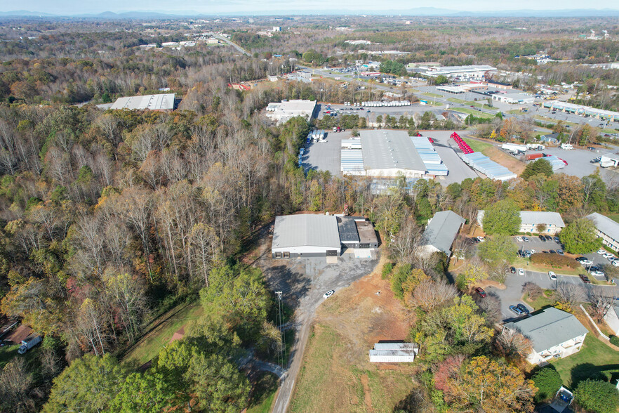 773 Buchanan Pl, Newton, NC for lease - Building Photo - Image 2 of 9