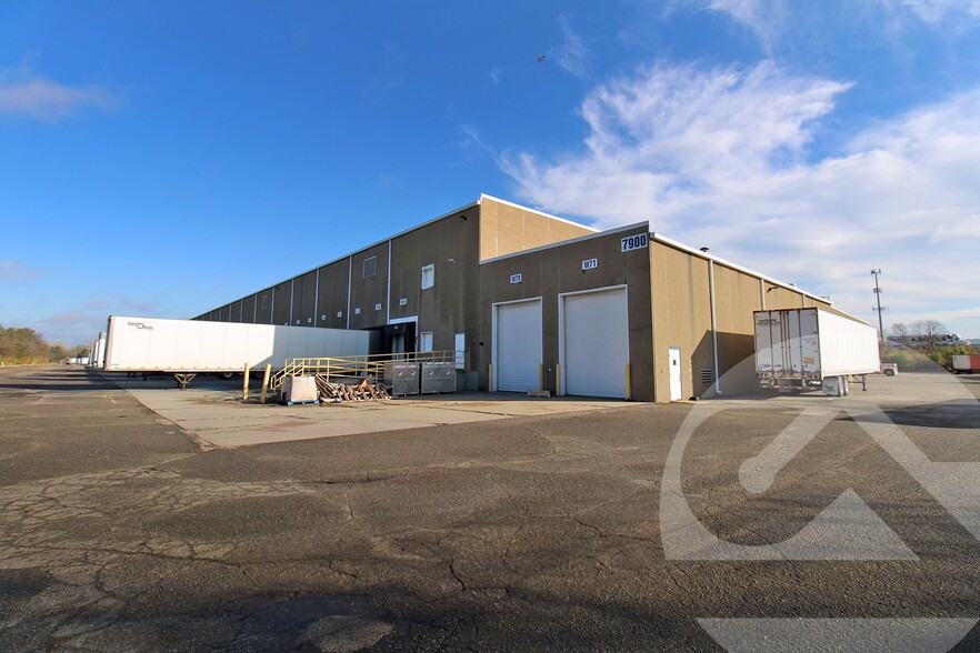 7900 N Haggerty Rd, Canton, MI for lease - Building Photo - Image 1 of 1