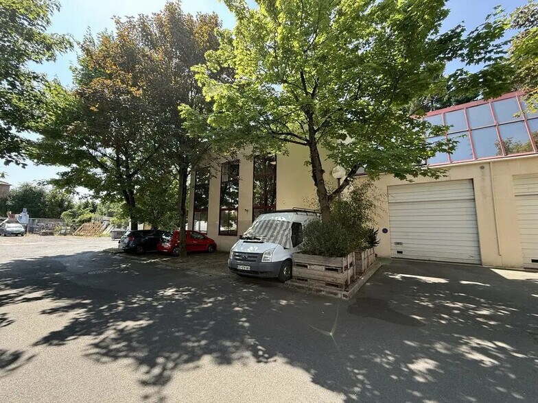 Flex in Saint-Denis for sale - Building Photo - Image 1 of 7