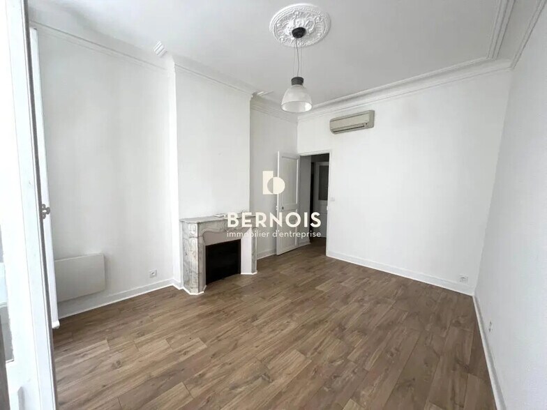 Office in Toulon for lease - Interior Photo - Image 3 of 7