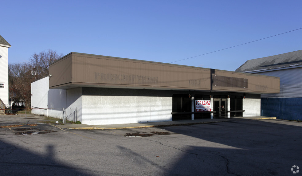 820-824 Main St, West Warwick, RI for sale - Primary Photo - Image 1 of 1