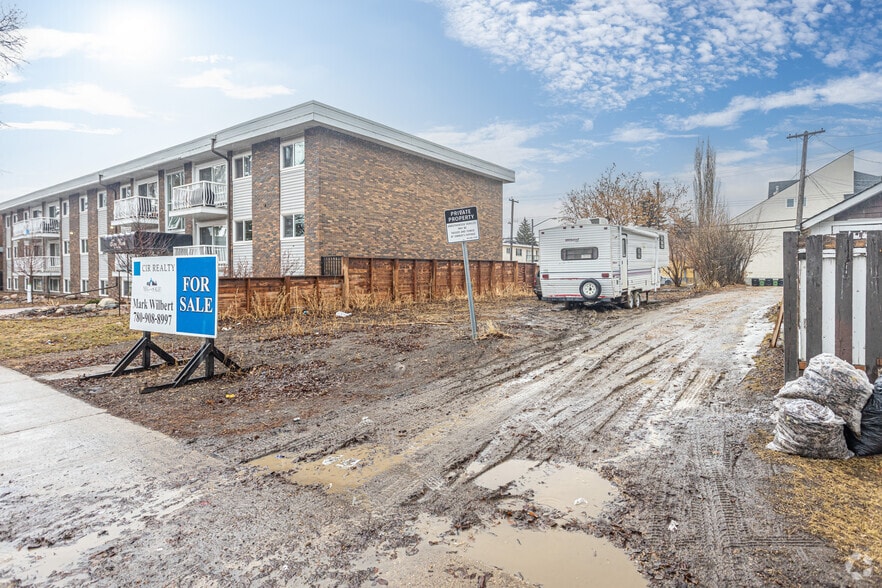 10211 117 St NW, Edmonton, AB for sale - Building Photo - Image 2 of 3