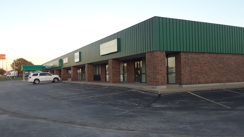 3000 E Division St, Springfield, MO for lease - Building Photo - Image 1 of 11