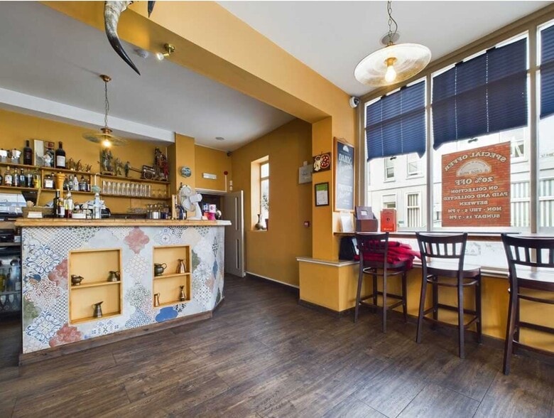 160 High St, Herne Bay for sale - Interior Photo - Image 2 of 9