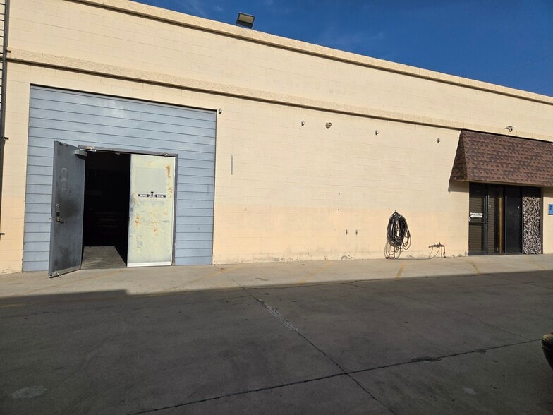 11800 Sheldon St, Sun Valley, CA for lease - Building Photo - Image 2 of 16
