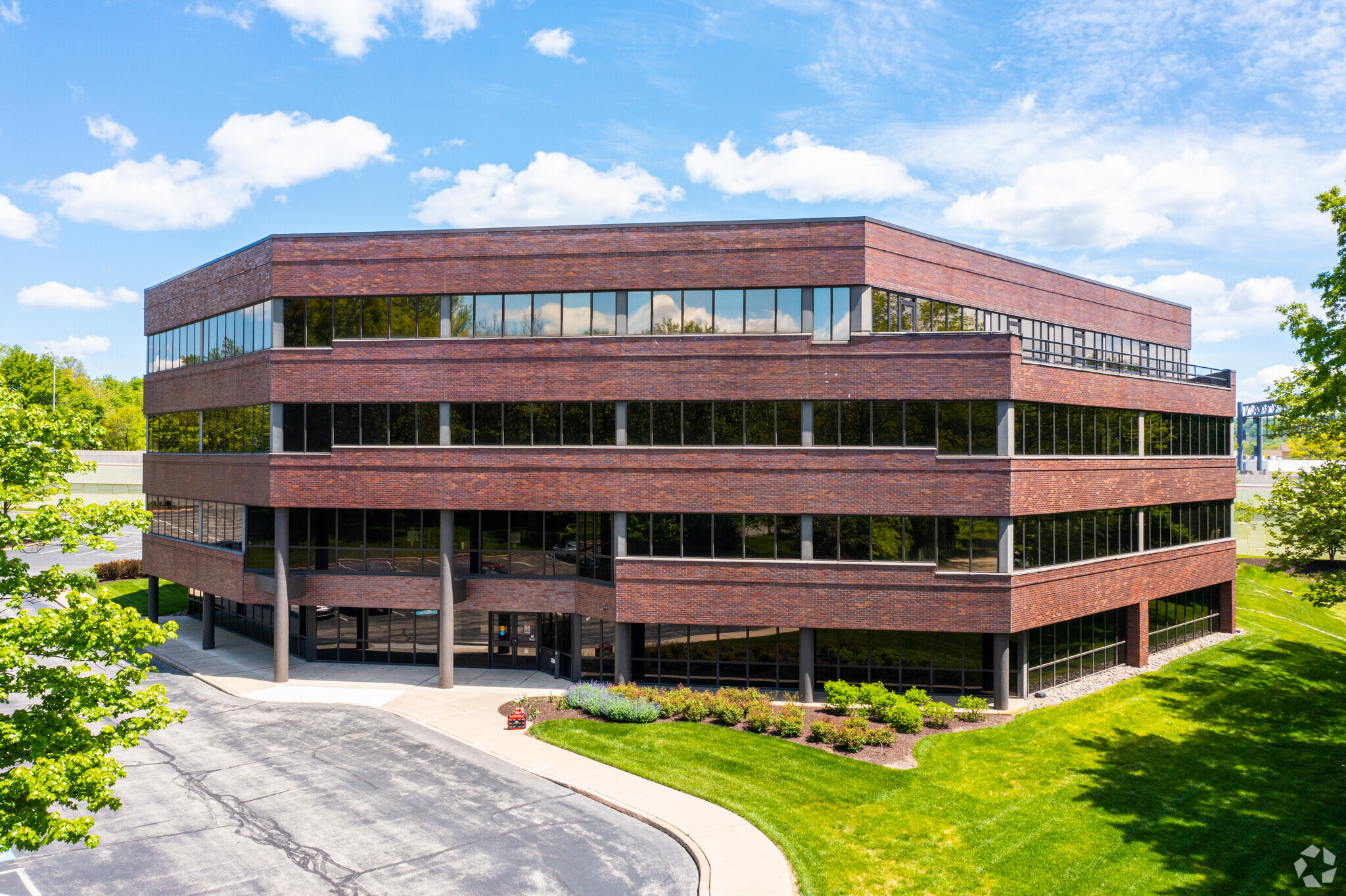 220 Commerce Dr, Fort Washington, PA for lease Primary Photo- Image 1 of 5