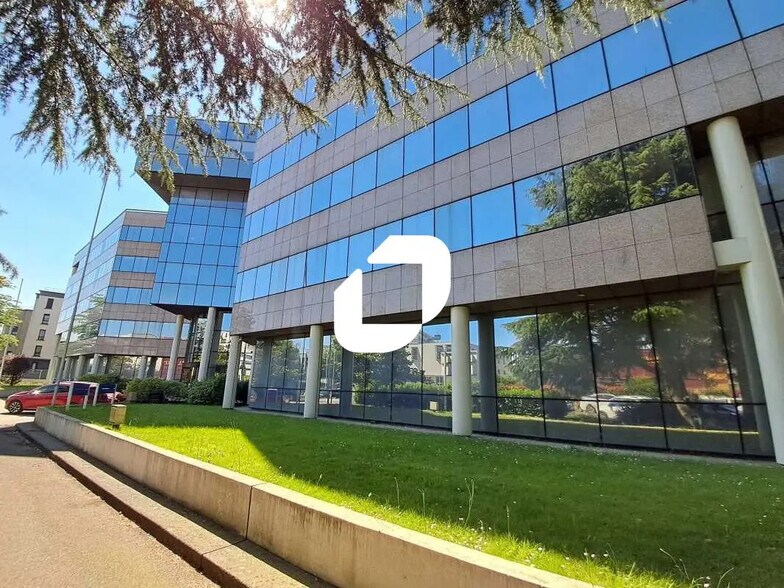 Flex in Vélizy-Villacoublay for lease - Building Photo - Image 3 of 21