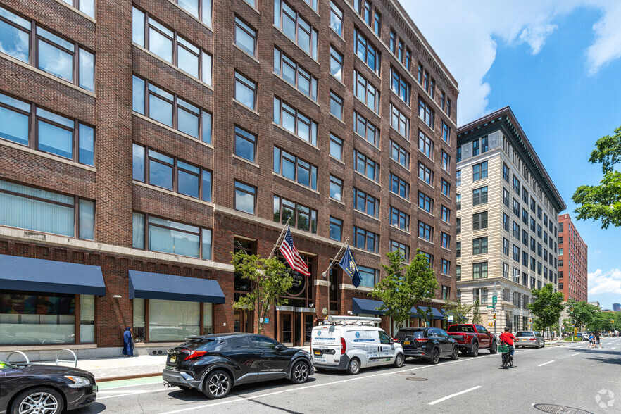 395 Hudson St, New York, NY for sale - Building Photo - Image 1 of 1