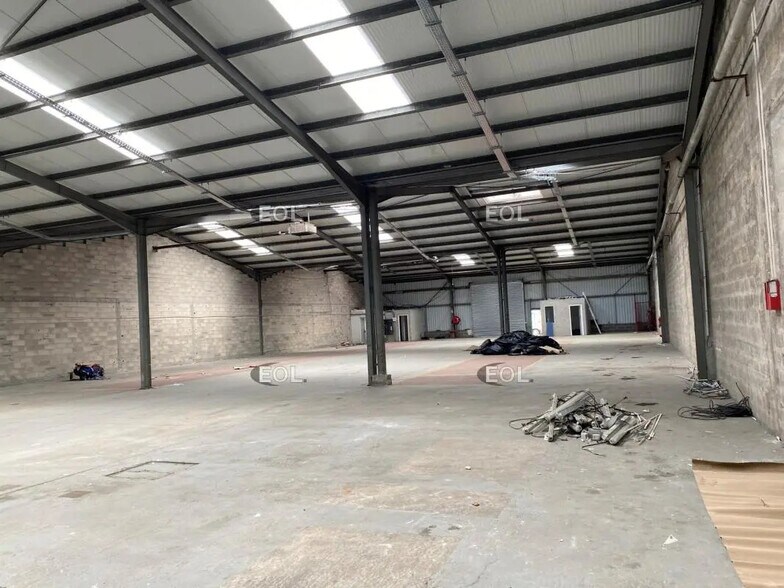 Flex in Servon for lease - Building Photo - Image 3 of 5