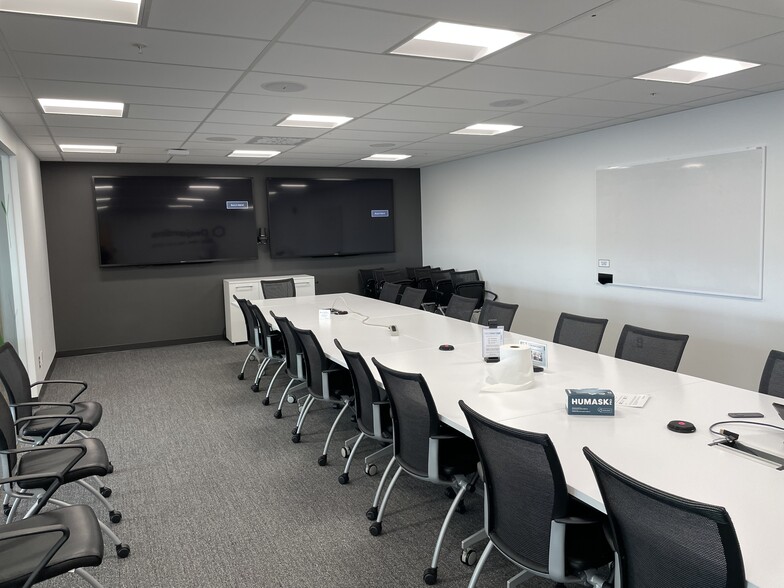 1984 5E Rue, Lévis, QC for lease - Interior Photo - Image 2 of 11