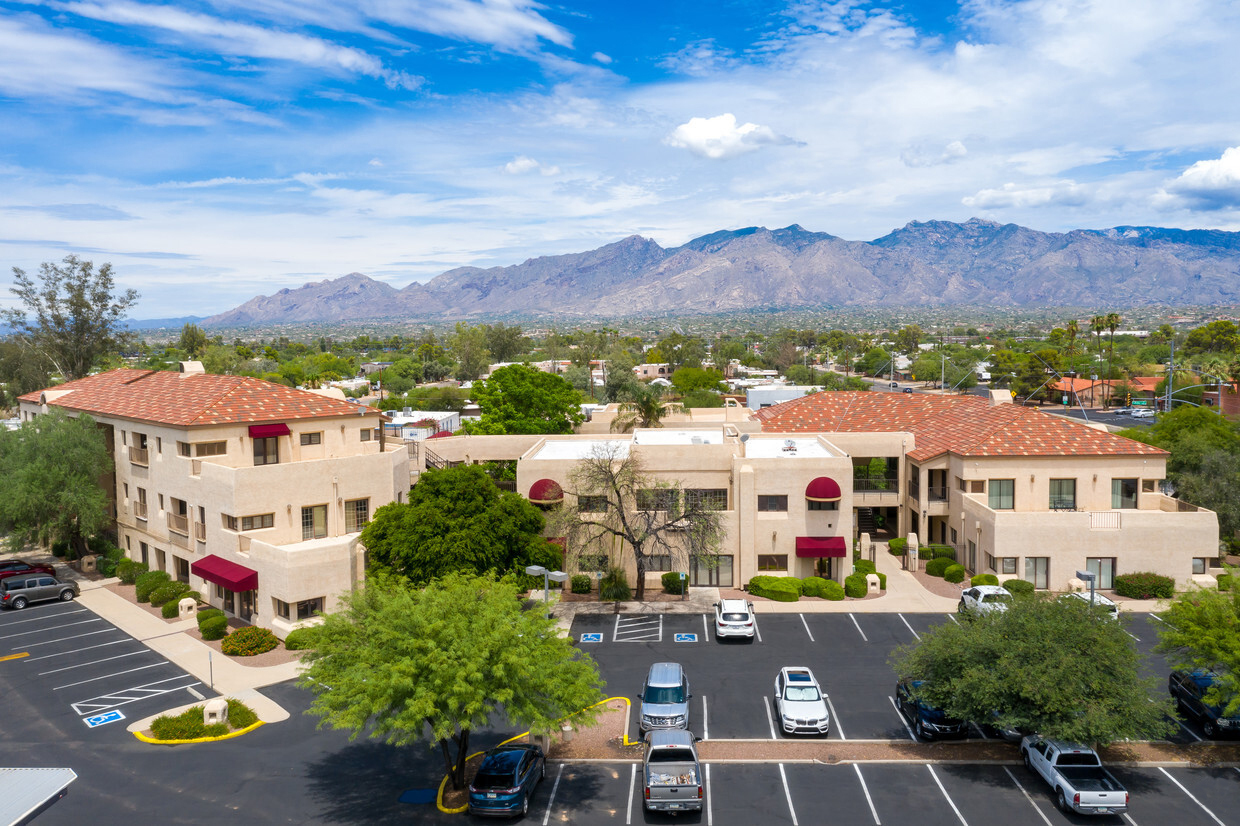 1661 N Swan Rd, Tucson, AZ for lease Building Photo- Image 1 of 5