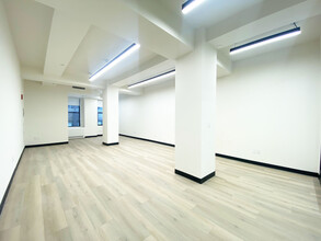 32 W 39th St, New York, NY for lease Interior Photo- Image 2 of 5