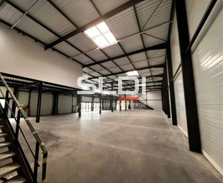 Flex in Saint-Quentin-Fallavier for lease - Interior Photo - Image 3 of 9