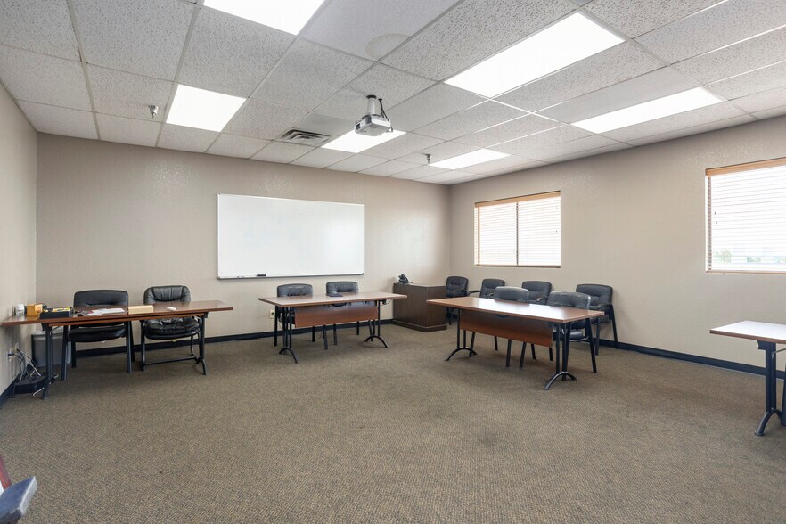 4700 S Edgewood Ter, Fort Worth, TX for lease - Building Photo - Image 3 of 12