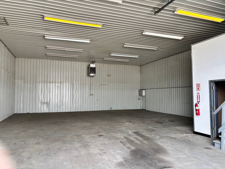 2428 W Wadsworth Rd, Waukegan, IL for lease - Building Photo - Image 2 of 3