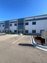 305 Miles Pky, Bartlett, IL for lease Interior Photo- Image 1 of 10