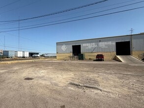 2303 Santa Rita Ave, Laredo, TX for lease Interior Photo- Image 1 of 5