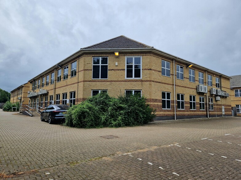 Rutherford Clos, Stevenage for sale - Building Photo - Image 1 of 6