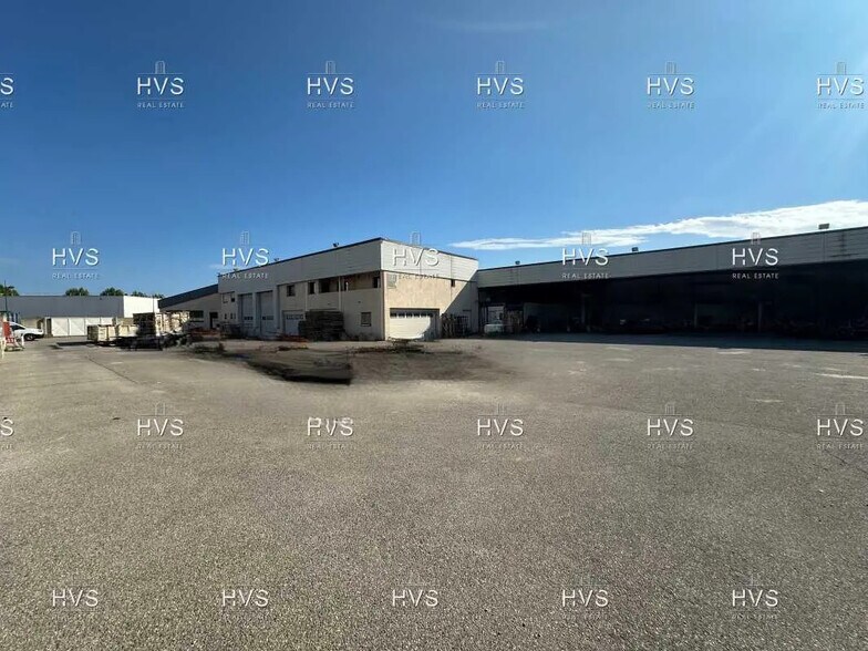 Industrial in Marignane for sale - Building Photo - Image 2 of 10