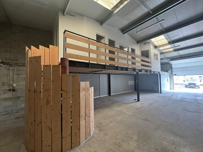 Flex in Lespinasse for lease - Building Photo - Image 2 of 8