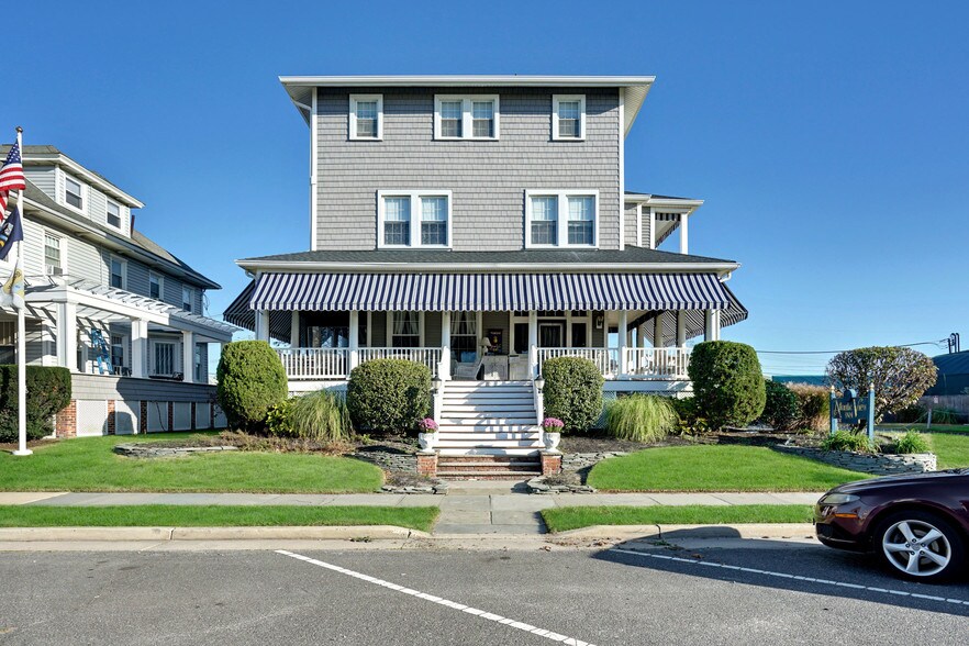 20 Woodland Ave, Avon By The Sea, NJ 07717