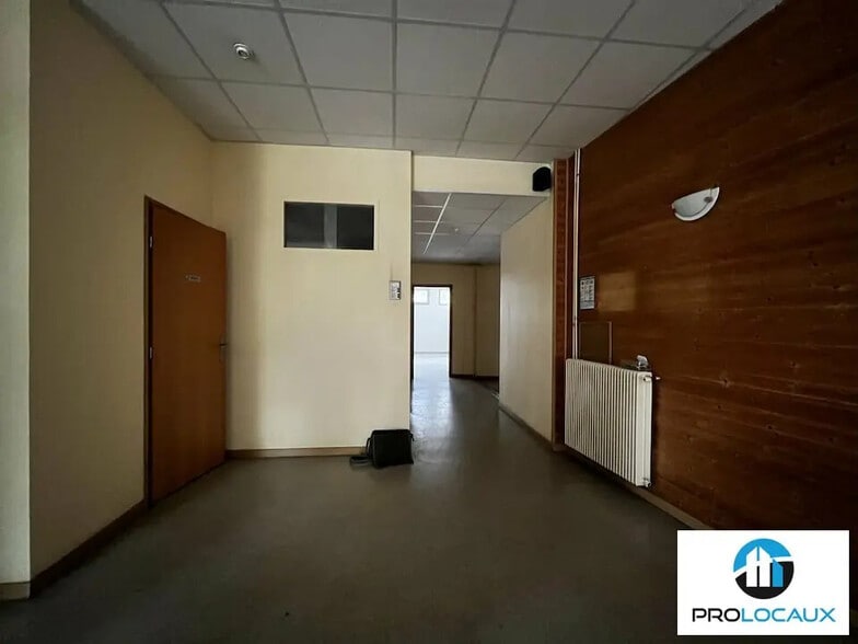 Flex in Gouvieux for lease - Interior Photo - Image 3 of 8