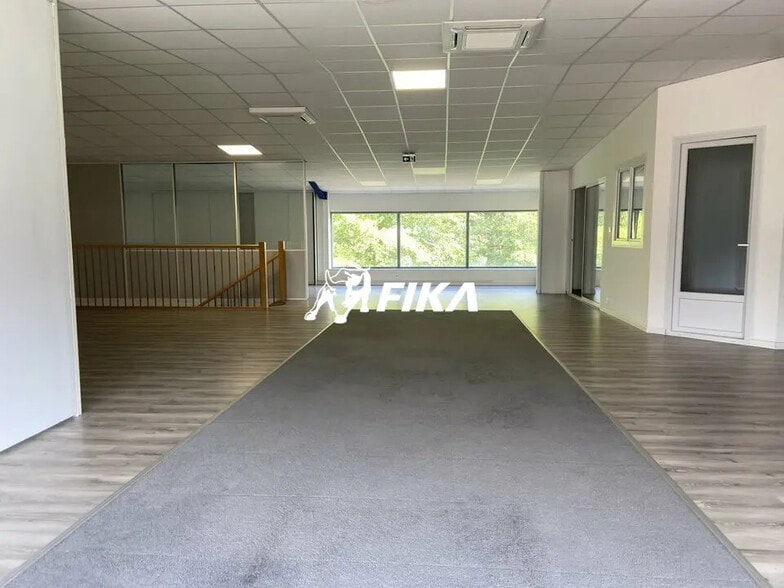 Office in Muret for lease - Interior Photo - Image 3 of 9