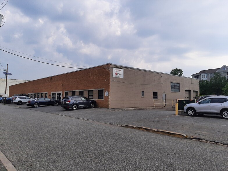 55-57 Bushes Ln, Elmwood Park, NJ for lease - Building Photo - Image 3 of 13