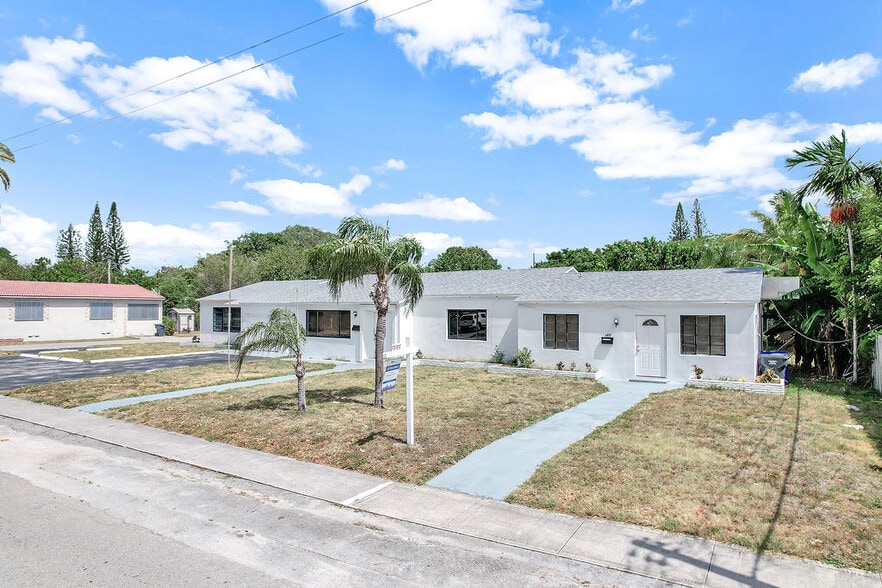 2415 Pierce St, Hollywood, FL for lease - Building Photo - Image 2 of 2