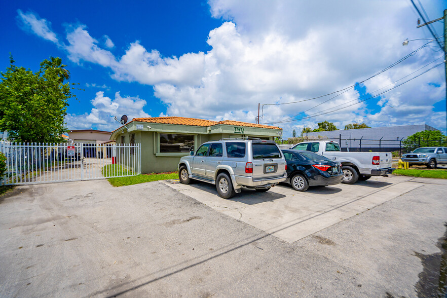 4609 SW 44th Ave, Davie, FL for lease - Building Photo - Image 3 of 28