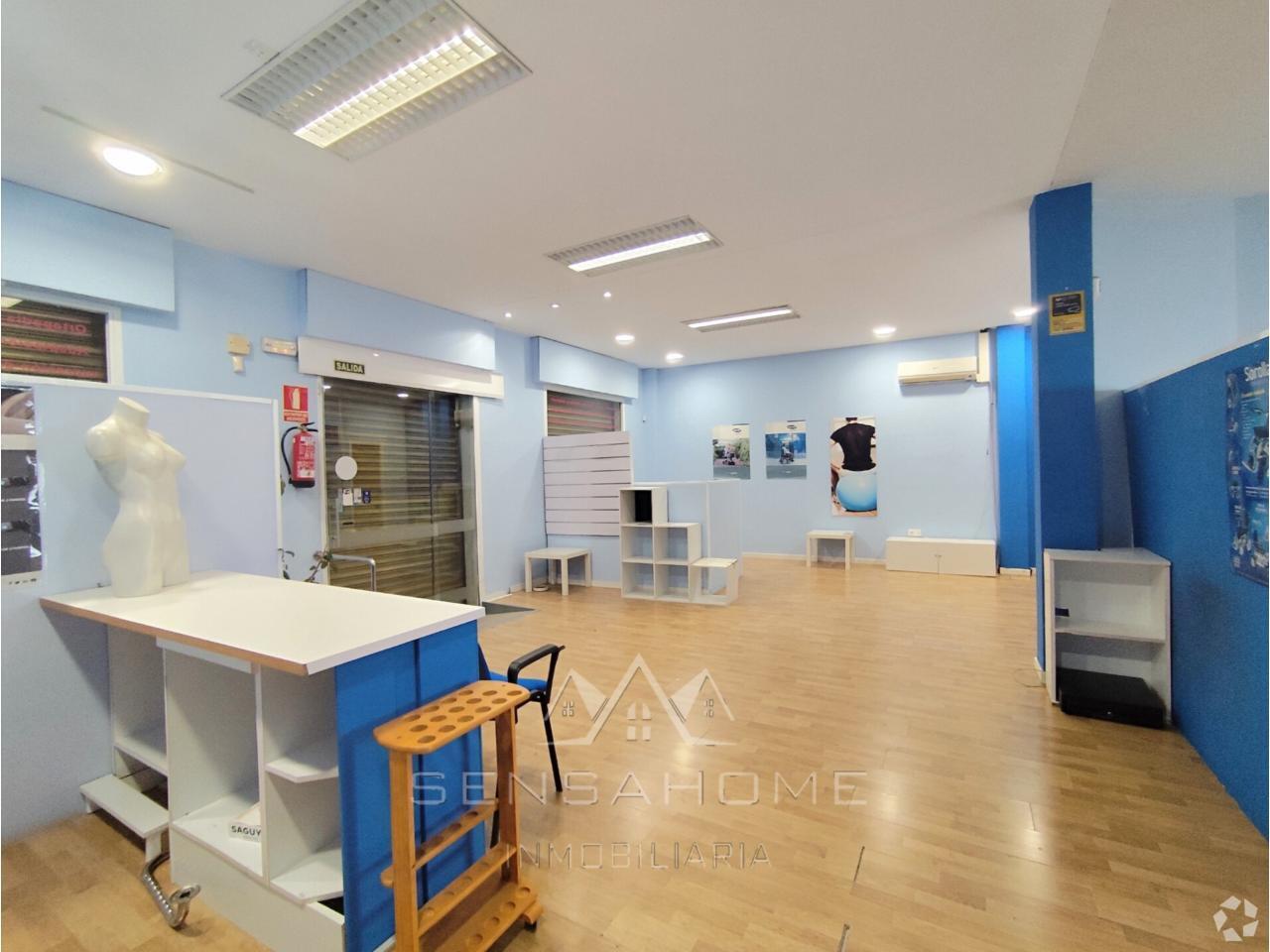 Retail in Aranjuez, MAD for lease Interior Photo- Image 1 of 5