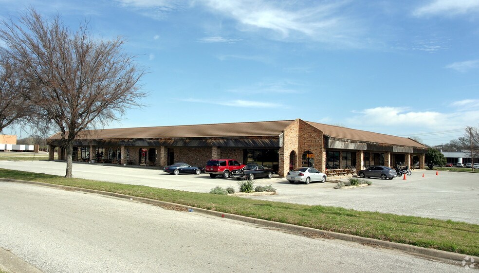 700 W Bedford Euless Rd, Hurst, TX 76053 Retail for Lease