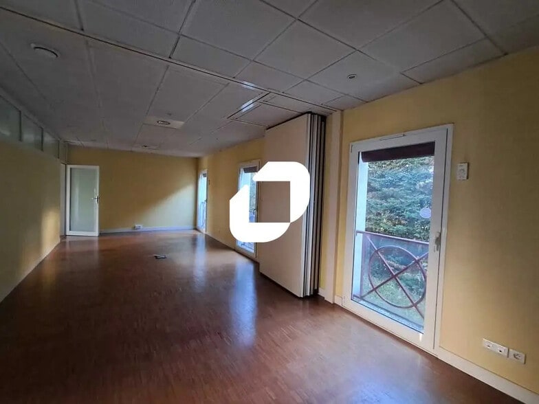 Office in Bordeaux for sale - Interior Photo - Image 2 of 17