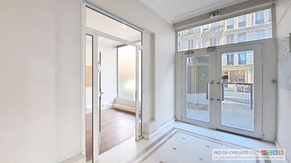 Retail in Paris for lease - Building Photo - Image 1 of 4